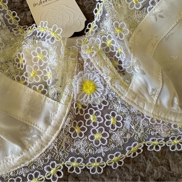 NWT For Love & Lemons 3D Daisy Underwire Bra 32DD - Picture 5 of 8